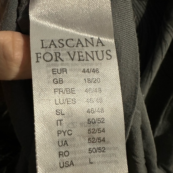 Venus cold shoulder feather 🪶 top. 🩷 - Picture 6 of 6